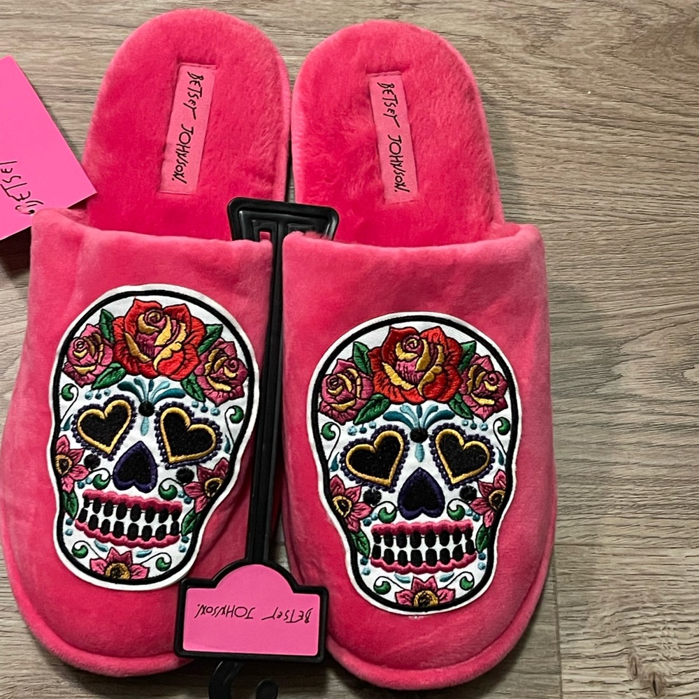 Betsy Johnson slippers
